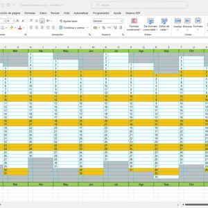 Könnte beinhalten: Ein Tabellenkalkulationskalender für das Jahr 2024, wobei jeder Monat in einer separaten Spalte angezeigt wird. Der Kalender ist farbcodiert, wobei Wochenenden gelb und der erste und letzte Tag jedes Monats grau hervorgehoben sind.