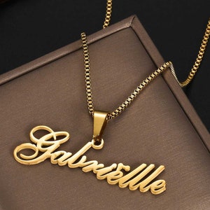 Collar con nombre personalizado bañado en oro de 18 quilates, colgante con nombre, regalo de cumpleaños para novia, regalo para amantes de las joyas, regalo por menos de 20 dólares
