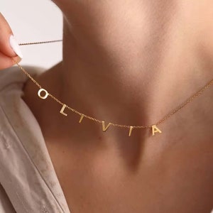 Collar de oro con nombre inicial personalizado, collar con letras, collar con letras del alfabeto espaciadas, regalo personalizado, joyería con nombre