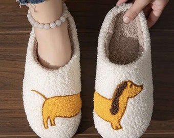 Pantoufles mignonnes avec motif teckel pour chien, chaussures décontractées à enfiler avec doublure en peluche, pantoufles d'intérieur confortables pour la maison