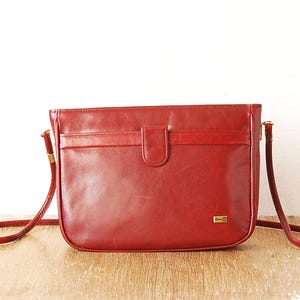 Burgund Frauen Geldbörse Kunstleder Tasche Metallrahmen Geldbörse Retro Cross Body Geldbörse Lange Riemen Tasche kleine Burgund Tasche Alltag Frauen Geldbörse