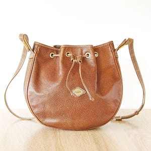 Brown Leather Handbag Women Bucket Bag Vintage I Santi Crossbody Preowned Shoulder Handbag Practical Everyday Purse Medium Cross Body Bag