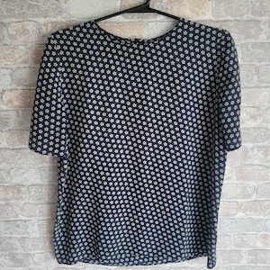 Seltene Vintage elegante Gruppo GFT 100 % Seidenbluse mit Blumenmuster / Seidenbluse Marineblau / Made in Italy
