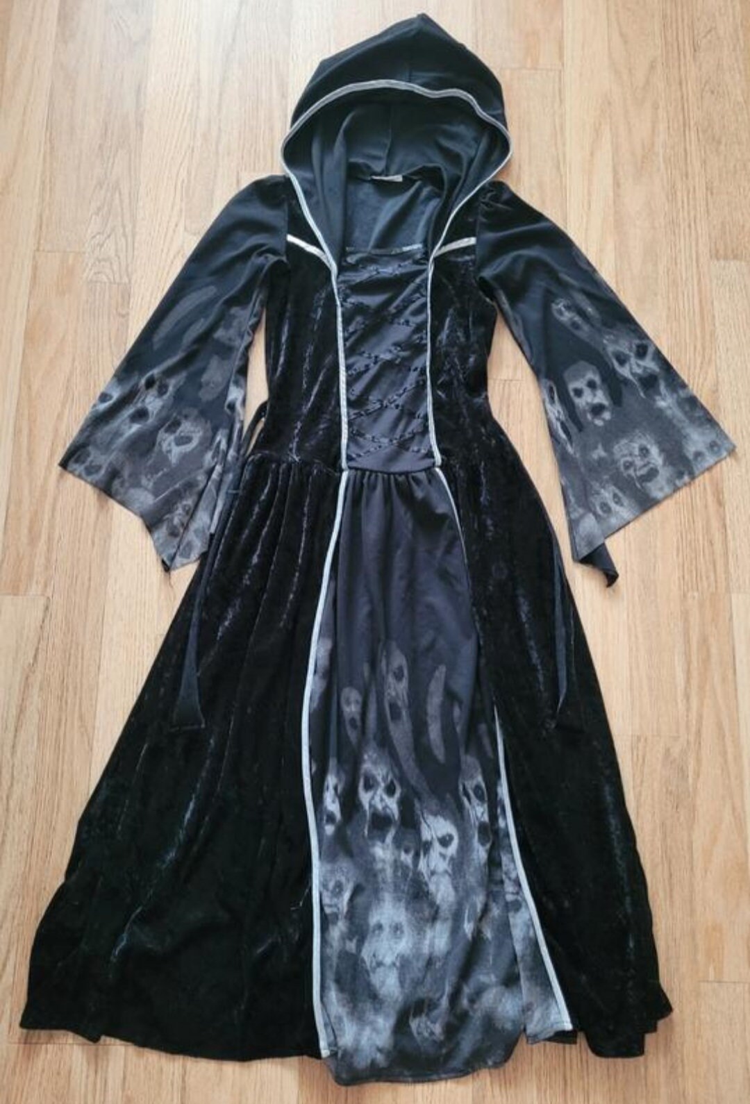 Vintage Gothic Hooded Dress: Black Velvet, Witchy Halloween Robe - Etsy Vintage Gothic Hooded Dress: Black Velvet, Witchy Halloween Robe - Etsy