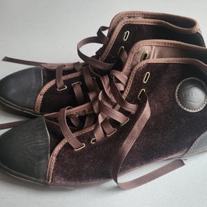 Antike Lacoste Samt Krawatte Sneakers / Größe: 7.5 US/ 5.5 UK/ 39 EU/ Echte Lacoste Schuhe/ Vintage Lacoste High Tops