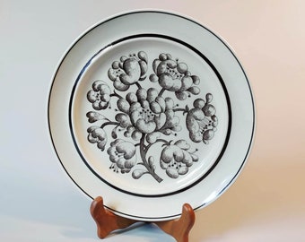 GARDEN Gustavsberg - Plato llano D-24 cm - Diseñador: Stig Lindberg - En producción 1976-1977