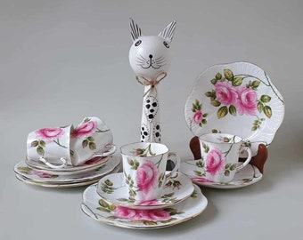 SET van 4 Trio koffiekopjes en schoteltjes en taartborden - Shelley Rambler Rose met goud #367 - Fine Bone China Engeland - jaren 50