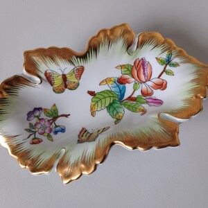 Herend Queen Victoria Leaf Dish: Hand-painted Porcelain Trinket