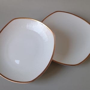 Gustavsberg Suécia – Conjunto de 2 pratos para bolo em Benporslin com decoração dourada (1941–1951)