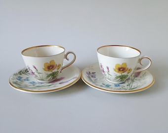 K&A Krautheim Mokkatasse mit Untertasse: Feines Ivory-Porzellan, Wildblumen-Design, Goldrand, 1950er Jahre