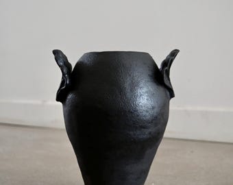 Aardewerk vaas - schelpvormige handvatten