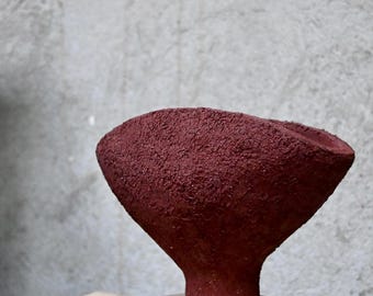 Decoratief object in rood steengoed