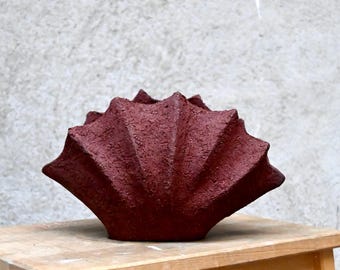 Rode schelpenvaas van steengoed