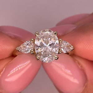 2.70 Carat Three Stone Diamond Engagement Ring Oval Diamond with Pear Cut Side Diamonds Lab Grown Diamond IGI certified E\VVS2 14k Gold