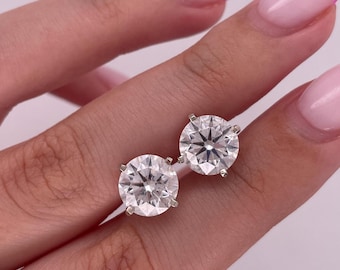 2 Carat Lab Grown Diamond Stud Earrings: 14K Gold Round Cut (E/VVS, IGI Certified)