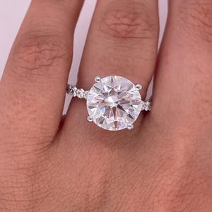 6 Carat Lab Grown Diamond Engagement Ring: Round Brilliant Cut, E VVS2, IGI Certified