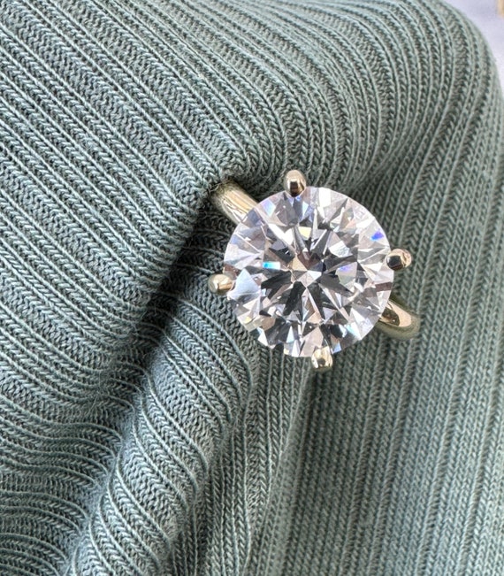 Anello Uomo Con Diamante Creato In Laboratorio 3 Ct Taglio Tondo – Oro Giallo 14K – Regalo Fidanzamento