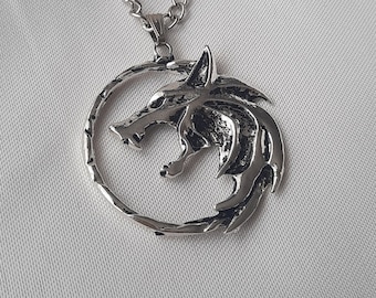 El collar de medallón del lobo brujo, collar de Geralt brujo, colgante de cabeza de lobo de plata, regalo para él, regalo para el novio, joyería para el hombre