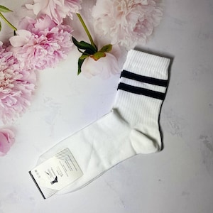 Men&#39;s White Cotton Socks with Black Stripes: Sporty Casual Style
