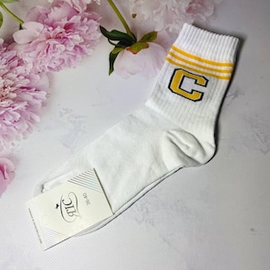 Calcetines blancos de algodón para mujer con estampado de "C": diseño sencillo y elegante, calcetines casuales y cómodos, una idea de regalo única.