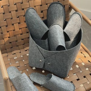 5 Pairs of guest slippers with storage basket, housewarming gift, guest welcome set, home, hotel, airbnb essentials