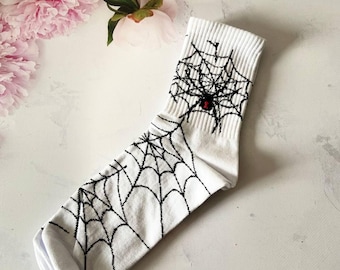 Unisex Socks with Spider & Web Print – Fun Spooky Cotton Socks – Unique Gift for Halloween or Spider Lovers – Comfortable Casual Socks