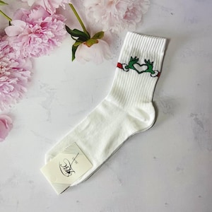 ハートプリントのレディースクリスマスソックス – 華やかで心地よいコットンソックス – 彼女へのホリデーギフトに最適 – ソフトカジュアルウェア