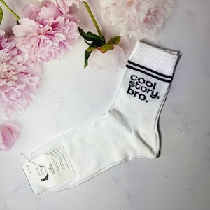 Men’s White Socks with “Cool Story, Bro” Inscription – Fun & Casual Cotton Socks – Quirky Gift for Him – Comfortable Casual Socks