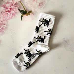 おもしろ猫ソックス - キャットキラープリント - 猫好きの方へのギフト - ホワイトユニセックスソックス - 風変わりな動物ソックス - 猫をテーマにしたギフト
