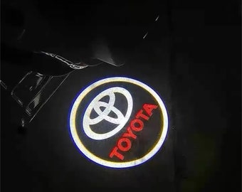 2 projecteurs de lumière de porte de voiture LED avec logo flaque d'eau, gracieuseté pour toutes les Toyota --- l'image de la technologie nanoglass restera ultra lumineuse et ne se fanera jamais !