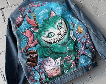 チェシャ猫のデザインが施された手描きのデニムジャケット、不思議の国 