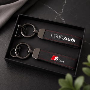 Audi lädernyckelring, Audi S Line nyckelring, premium bilnyckelhållare, lyxig lädernyckelring, present till Audi-ägare, biltillbehör