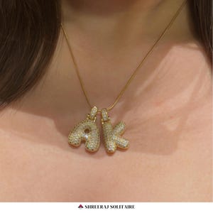Colgante con nombre de diamante: diseño de letra personalizado en oro de 14 kt / Regalo único para ella / Collares de lujo para mujeres / Regalo de cumpleaños