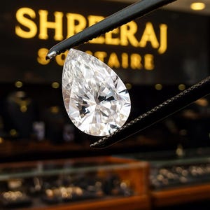 4.00 Carat Pear Lab Diamond | IGI Certified Loose Stone | E Color, VS1 Clarity | Large Colorless Ethical Diamond Ideal for Custom Rings |