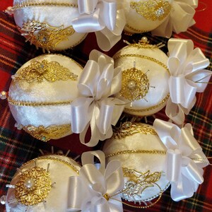 Set of 6 orìginally designed and handmade jeweled filigree Velvet Christmas baubles 8cm diameter each zdjęcie 6