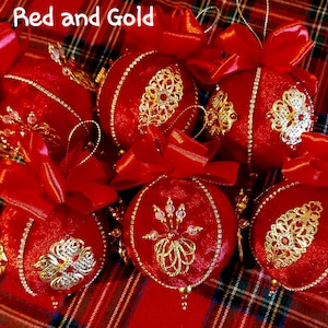 Set of 6 orìginally designed and handmade jeweled filigree Velvet Christmas baubles (8cm diameter each)