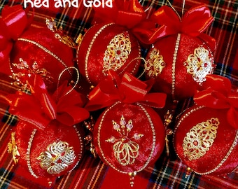 Set of 6 orìginally designed and handmade jeweled filigree Velvet Christmas baubles (8cm diameter each)