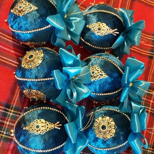 Set of 6 orìginally designed and handmade jeweled filigree Velvet Christmas baubles 8cm diameter each zdjęcie 5