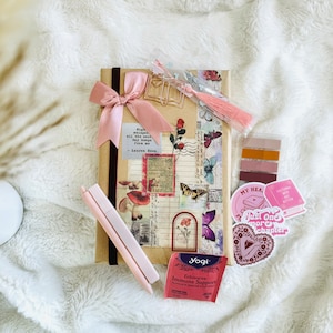 Blind Date with a Book Gift Set: Surprise Romantasy Book Box