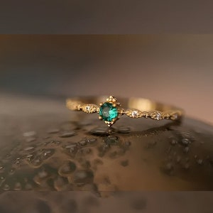 Bague émeraude, plaqué or 14 carats, bijoux de mariage, bague de fiançailles, bague verte délicate, bijoux fins, cadeau pour elle, pierre de naissance en mai, bague art déco