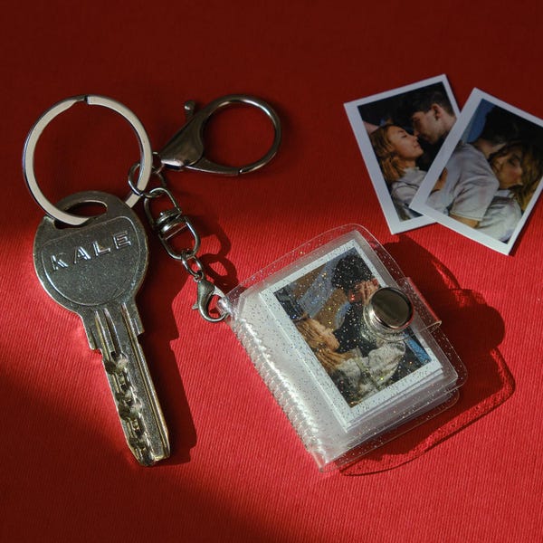 Sleutelhanger minifotoalbum met 16 foto's, glitter/transparante omslag, fotoboekalbum op zakformaat, aangepaste geheugensleutelhanger voor stellen en gezin