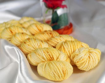 Hilo inspirado en Bella Enchanted Chapter, amarillo brillante