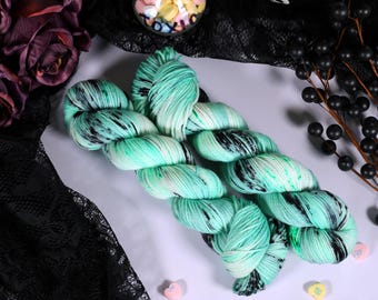 EN UR SUEÑOS - Colección Toxic Love Hilado, Pasteles, Negro, Melancólico