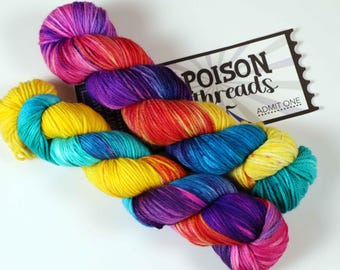 A mitad de camino en la feria Yarn, púrpura amarillo verde azulado rosa