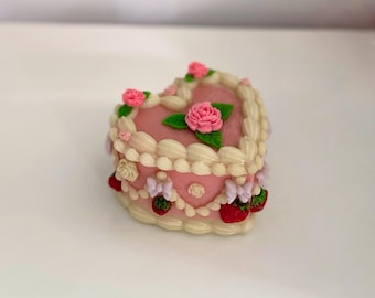 Gefälschte Kuchen Schmuckschatulle - handgemachte Vintage inspirierte herzförmige Harz-Kuchendekorschachtel [individualisierbares Design]