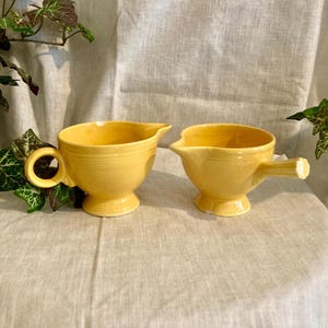 Vintage Fiestaware gele melkkan met handvat en suikerpot (geen deksel)