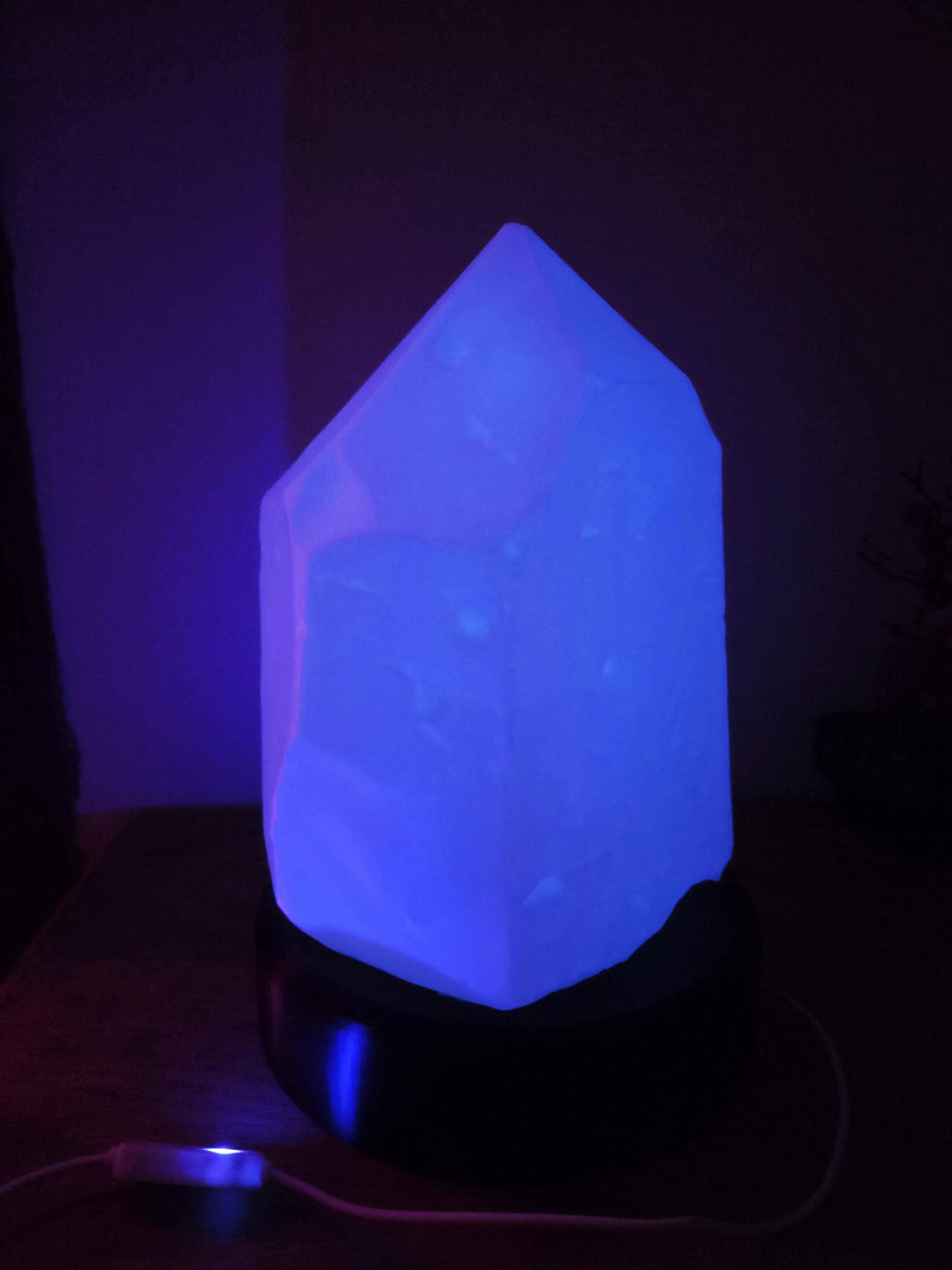 Lampe Cristal LED 3D – Veilleuse Quartz Lumineux Bleu Fluorescent – Lampe Gaming / Déco Mystic – Lumière Ambiance Réglable – Cadeau Original