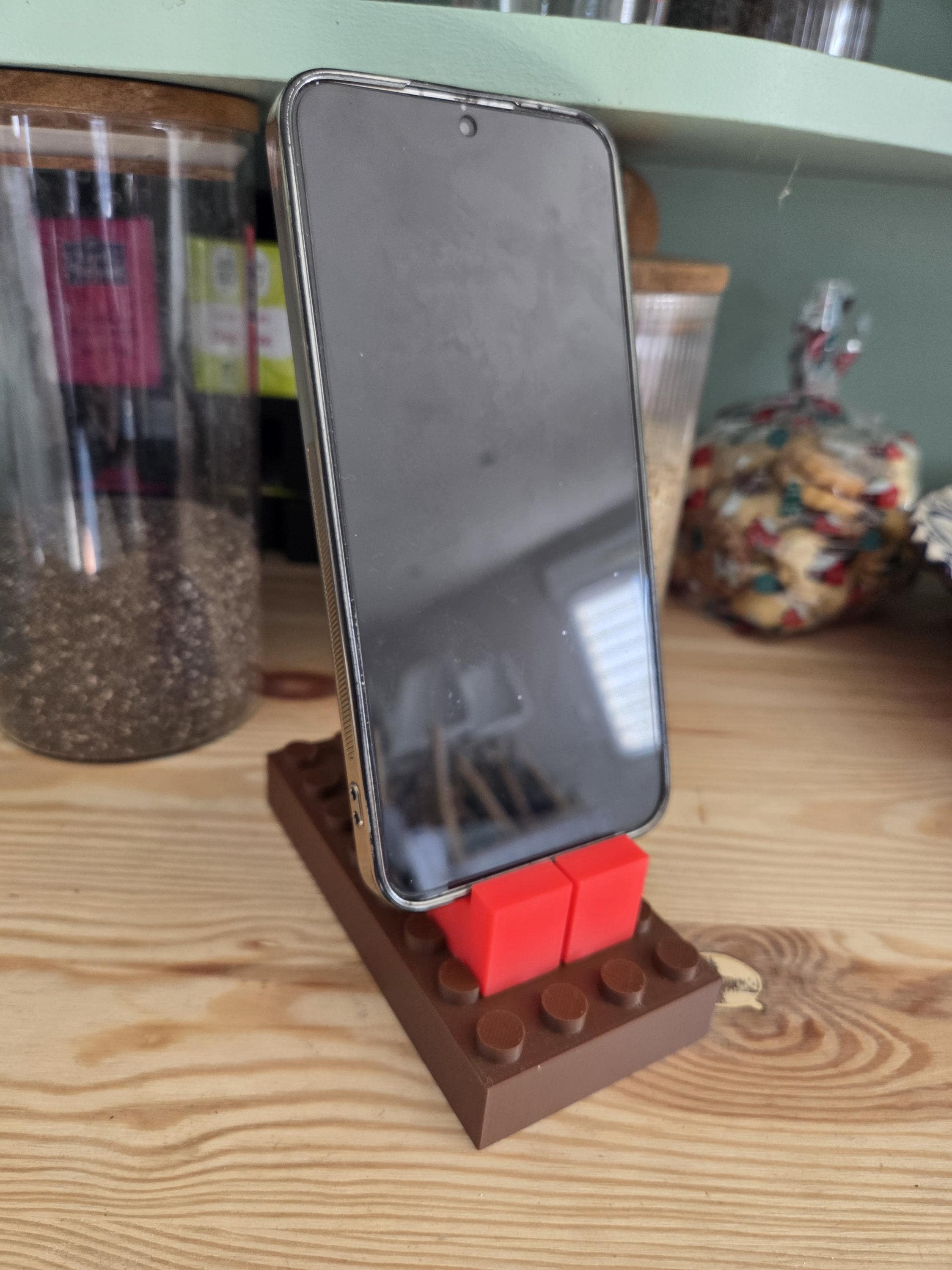 Support téléphone figurine style brique – Dock smartphone original – Cadeau geek – Support portable bureau – Impression 3D