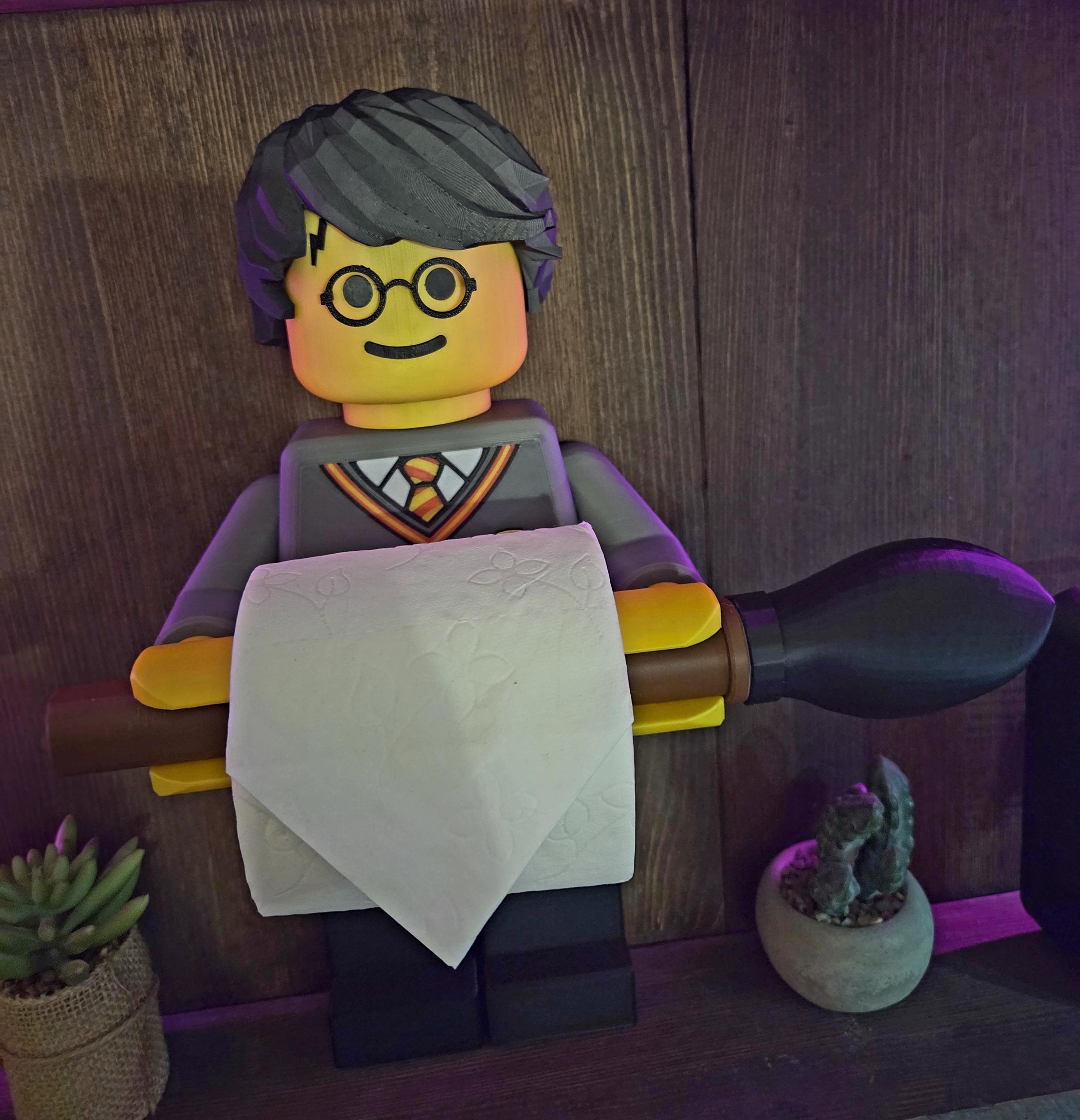 Porte Papier Toilette Sorcier Harry Potter Style Brique – Support WC Magique avec Balai – Déco Fun Salle de Bain – Cadeau Geek Fantaisie