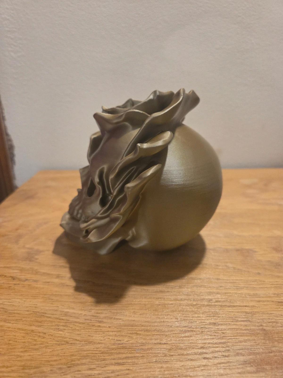 Crâne décoratif rose gothique – Sculpture romantique sombre – Décoration alternative – Impression 3D artistique